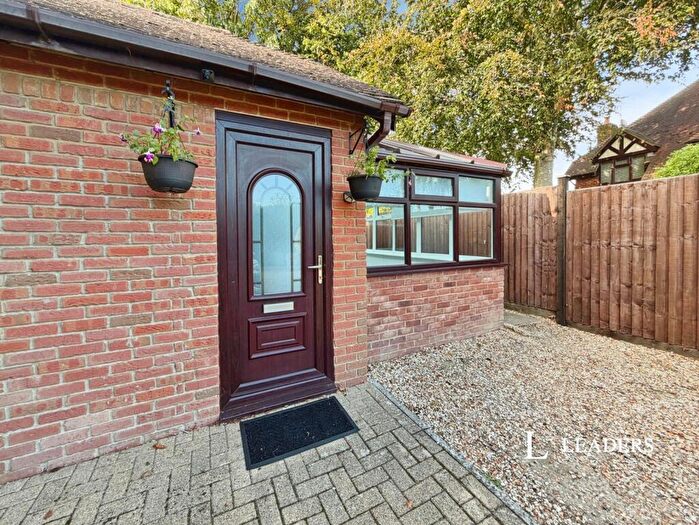 2 Bedroom Flat To Rent In Carrbridge Gardens, Bournemouth, Dorset, BH3