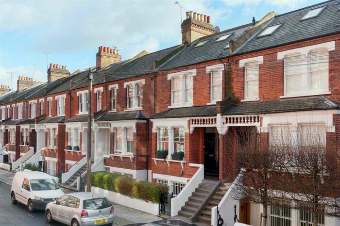 2 Bedroom Flat To Rent In Lurline Gardens, SW11