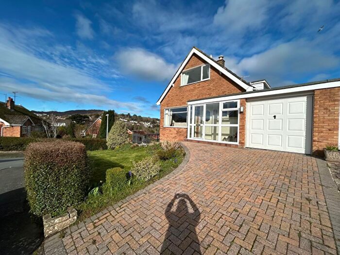 2 Bedroom Detached House For Sale In Bryn Castell, Conwy, LL32