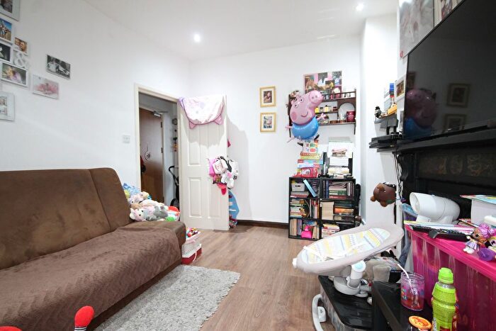 1 Bedroom Flat To Rent In Raleigh Road, Harringey, N8