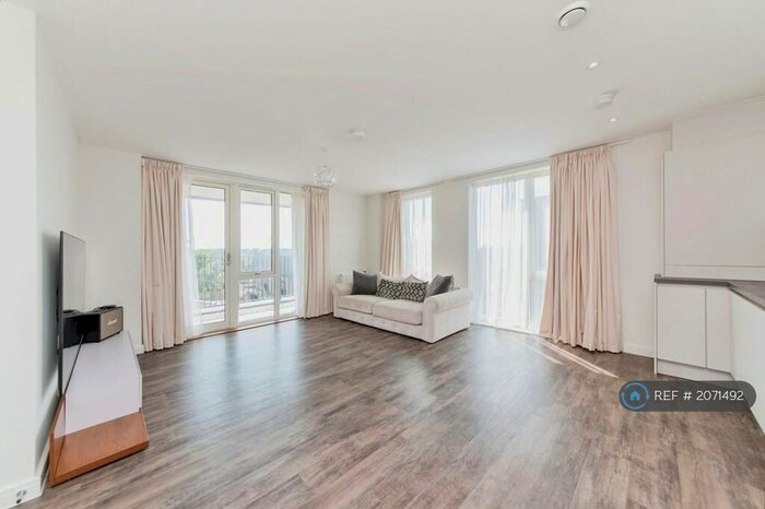 2 Bedroom Flat To Rent In Aphrodite Court, Barnet, EN5
