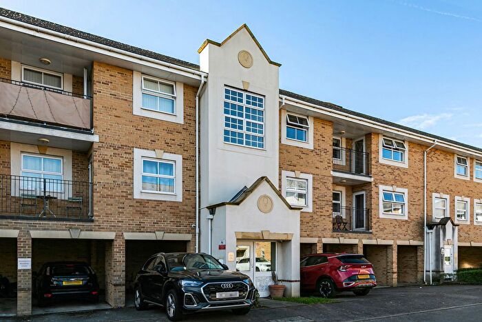 2 Bedroom Flat For Sale In International Way, Sunbury-On-Thames, Surrey, TW16