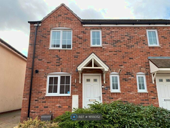 3 Bedroom Semi-Detached House To Rent In Kingcup Close, Catshill, Bromsgrove, B61