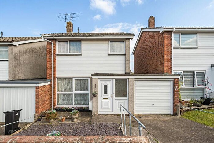 3 Bedroom Link Detached House For Sale In Lays Drive, Keynsham, Bristol, BS31