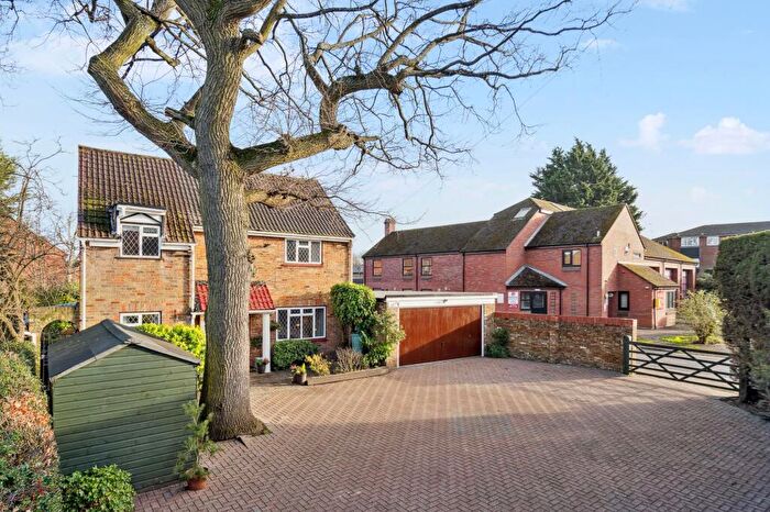 4 Bedroom Detached House To Rent In Holtspur Top Lane, Beaconsfield, HP9