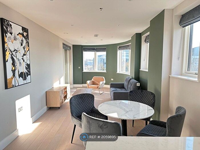 3 Bedroom Flat To Rent In Battersea Brdige Road, London, SW11