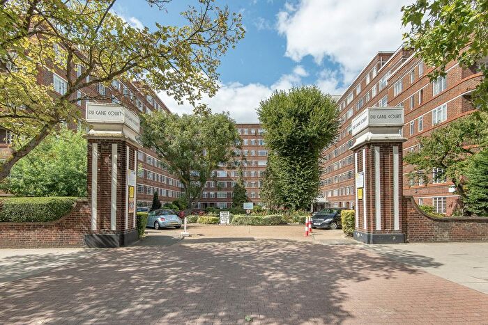 2 Bedroom Flat For Sale In Balham High Road, London, SW17