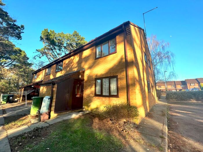 1 Bedroom Maisonette To Rent In Tresillian Gardens, Southampton, SO18