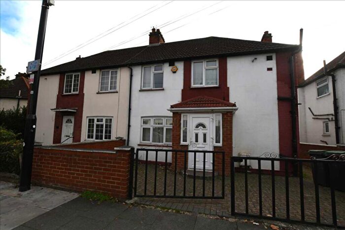 3 Bedroom Semi-Detached House To Rent In White Hart Lane, London, N17