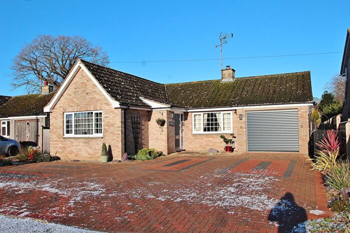 4 Bedroom Detached Bungalow For Sale In Church View, Freeland, OX29