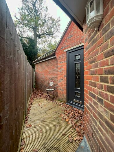 1 Bedroom Flat To Rent In Hamlet Close, Bricket Wood, St.Albans, AL2