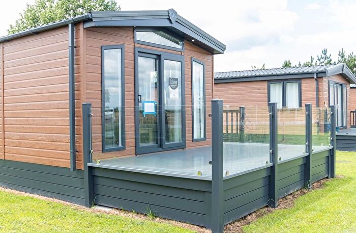2 Bedroom Mobile/park Home For Sale In Coole Lane, Newhall, Nantwich, CW5