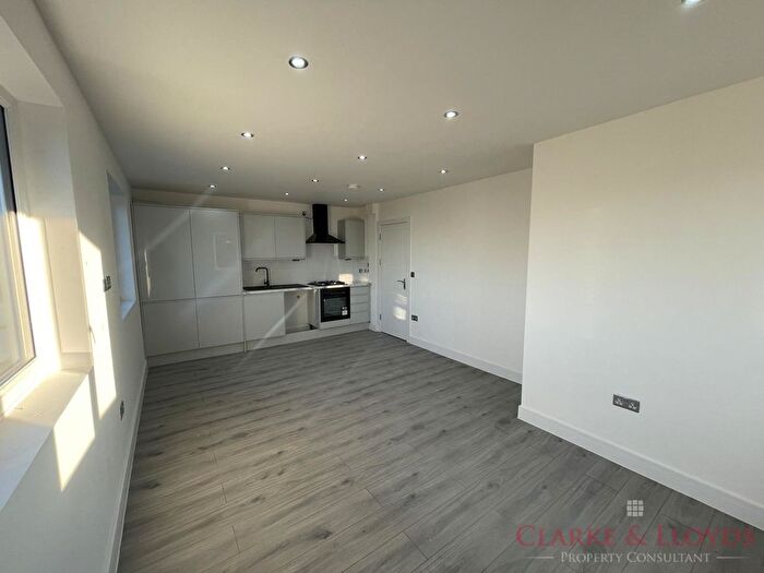2 Bedroom Flat To Rent In Crown Road, Ilford, IG6