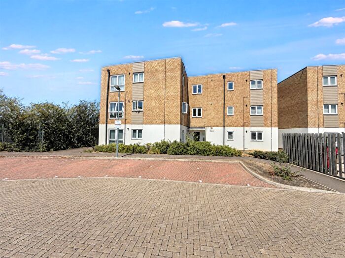 2 Bedroom Apartment To Rent In Beret Court, Bongrace Walk, LU4