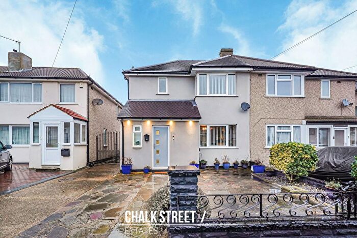 3 Bedroom Semi Detached House For Sale In St. Andrews Avenue, Hornchurch, RM12