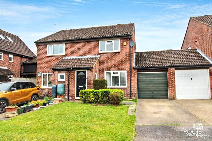 2 Bedroom Semi Detached House For Sale In Wenlock Way, Thatcham, Berkshire, RG19