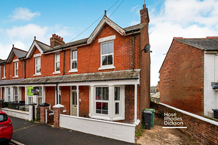 2 Bedroom End Of Terrace House To Rent In Tennyson Road, PO31