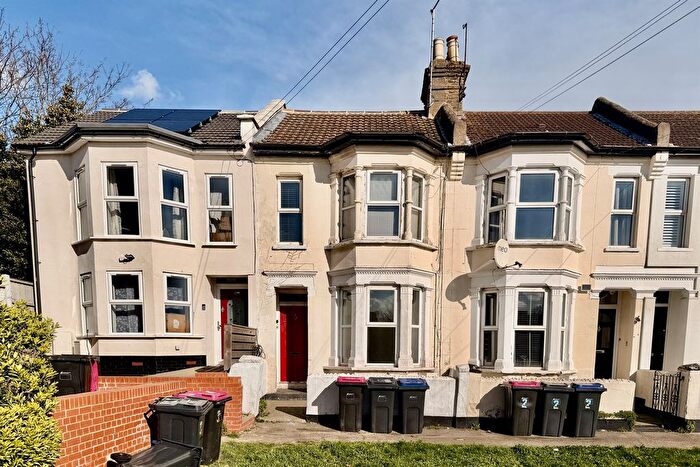 1 Bedroom Flat To Rent In Forest Avenue, Essex, SS1