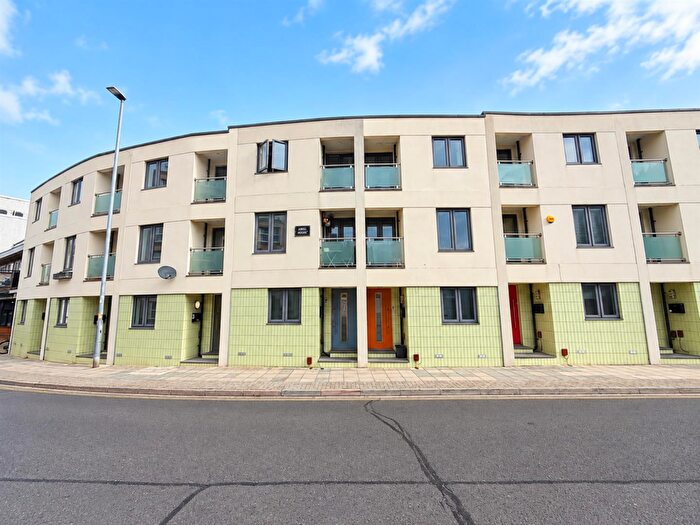 4 Bedroom Town House To Rent In James Terrace, Clarendon Road, Southsea, Hampshire, PO4