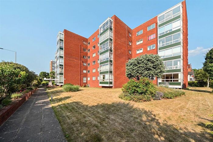 2 Bedroom Flat To Rent In Portsmouth Road, Surbiton, KT6