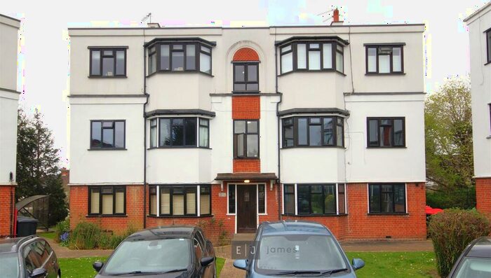 2 Bedroom Apartment To Rent In York Crescent, Loughton, IG10
