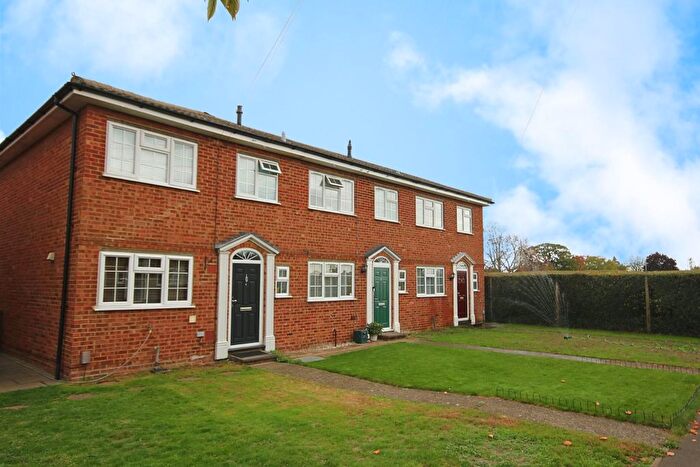 3 Bedroom Terraced House For Sale In Wentworth Close, Ashford, TW15