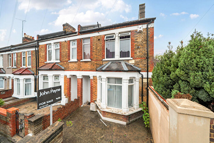 3 Bedroom End Of Terrace House For Sale In Myrtledene Road, Abbey Wood, SE2