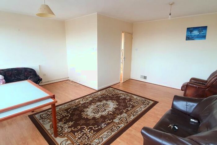 3 Bedroom Flat To Rent In Dallow Road, Luton LU1