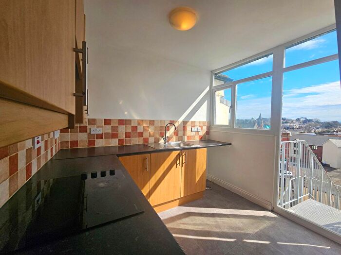 2 Bedroom Flat To Rent In Palace Avenue, Paignton, TQ3