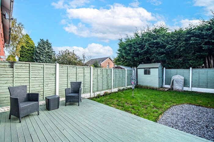 3 Bedroom Terraced House For Sale In Chiltern Close, Halesowen, West Midlands, B63