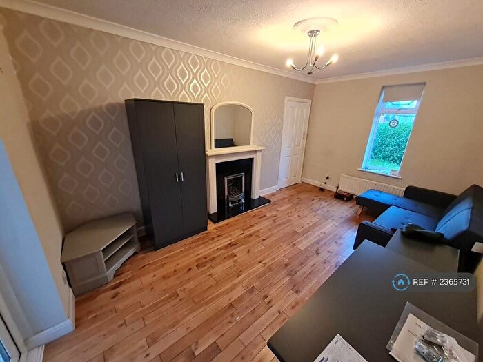 3 Bedroom Semi-Detached House To Rent In Two Ball Lonnen, Newcastle Upon Tyne, NE4