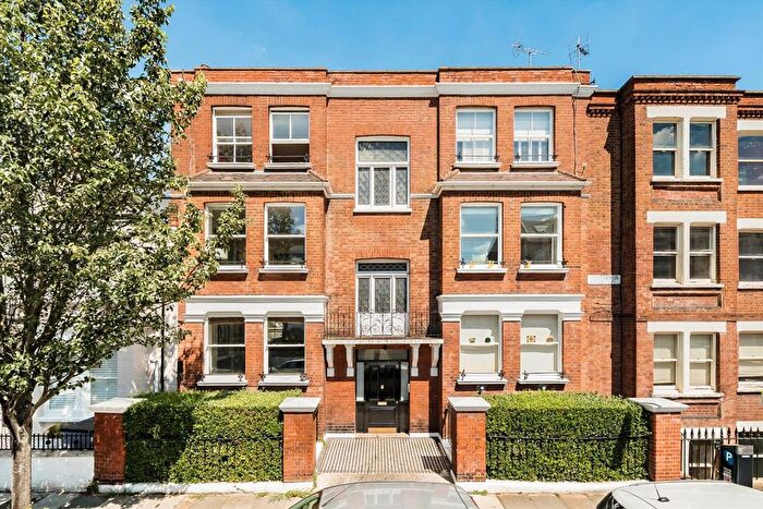 3 Bedroom Flat To Rent In Rostrevor Road, Fulham, SW6
