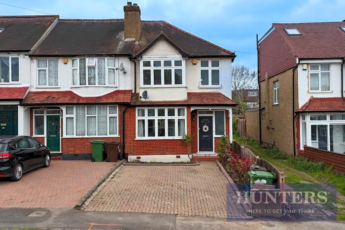 3 Bedroom End Of Terrace House To Rent In Bridgewood Road, Worcester Park, KT4