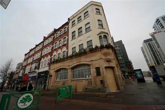 3 Bedroom Flat To Rent In Top Of Sutton High Street, SM1