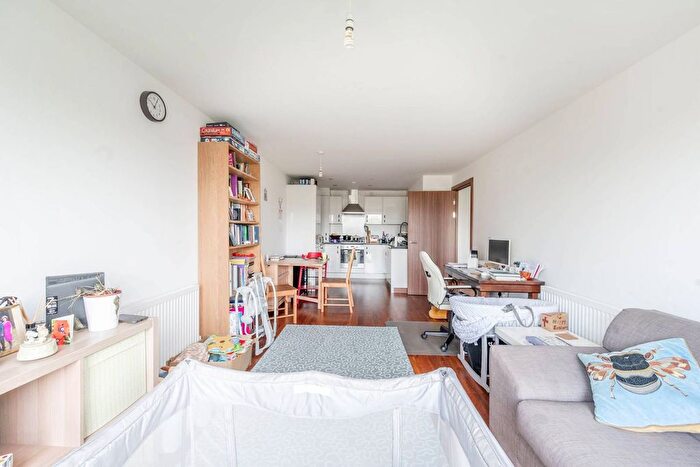 1 Bedroom Flat For Sale In Zodiac Close, Edgware, HA8