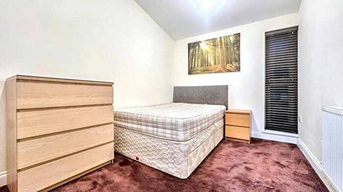 2 Bedroom Apartment To Rent In Tudor Street, Cardiff, CF11