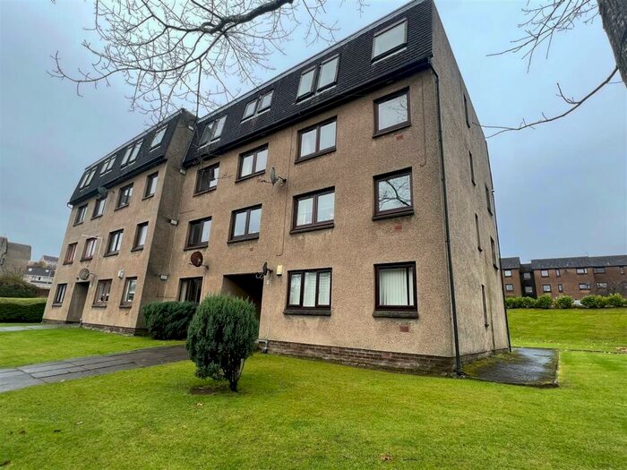 3 Bedroom Flat To Rent In Fortingall Avenue, Glasgow, G12