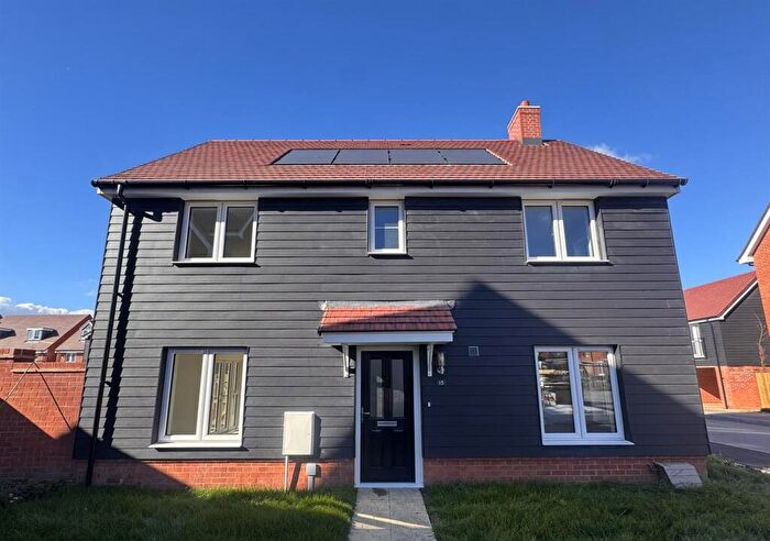 3 Bedroom Detached House To Rent In Warsash, Southampton, SO31