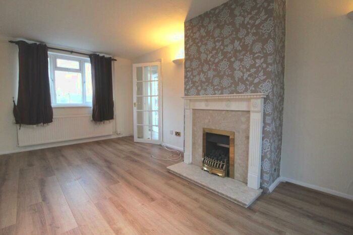 3 Bedroom Semi-Detached House To Rent In Pixies Hill Road, Hemel Hempstead, Hertfordshire, HP1
