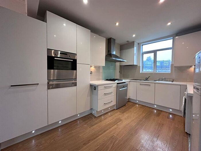 2 Bedroom Flat To Rent In Dawes Road, London, SW6