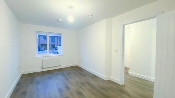 3 Bedroom Town House To Rent In Bed – Semi-Detached House, Salford, M5