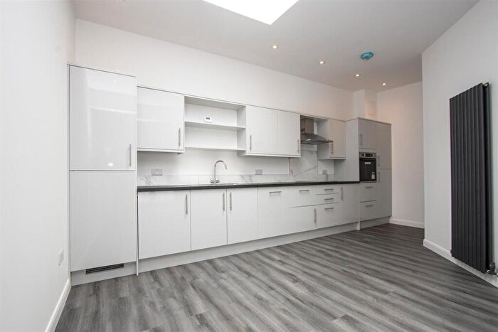 2 Bedroom Flat To Rent In Ravenscroft Road, Beckenham, BR2