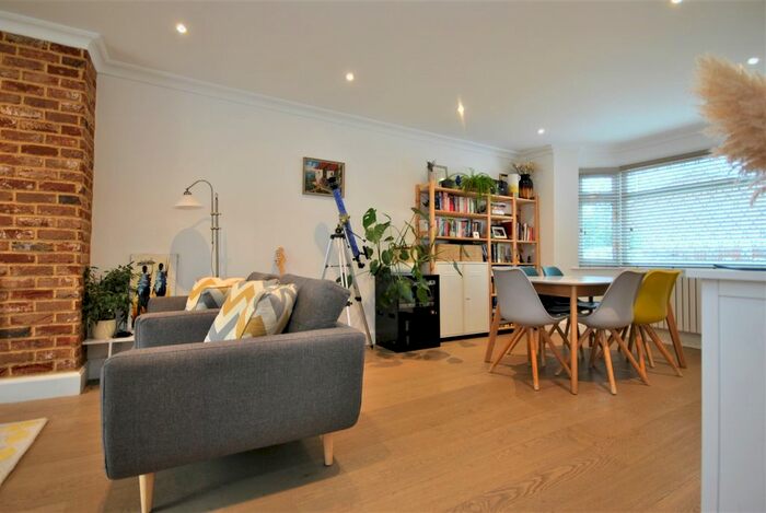 2 Bedroom End Of Terrace House To Rent In Chatsworth Avenue, Bromley, BR1