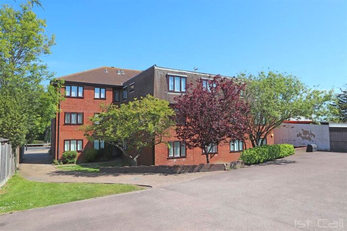 2 Bedroom Flat To Rent In Arterial Road, Leigh On Sea, SS9