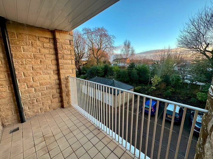2 Bedroom Apartment For Sale In Skircoat Lodge, Skircoat Green, Halifax, HX3