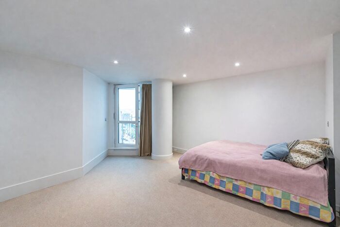 1 Bedroom Flat For Sale In St. George Wharf, London, SW8