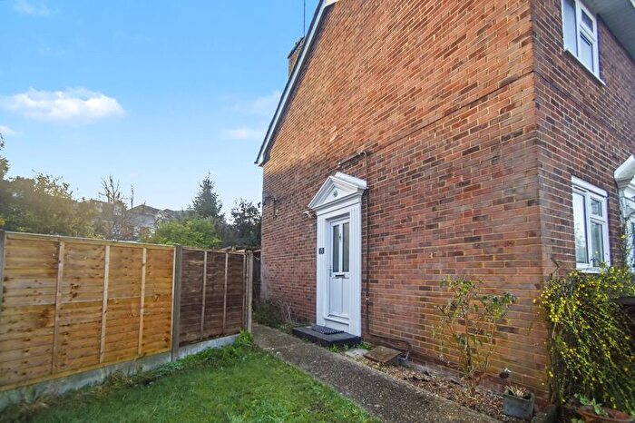 2 Bedroom Maisonette For Sale In Chester Place, Town Centre, RG21