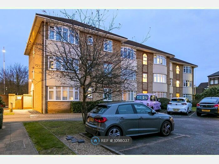1 Bedroom Flat To Rent In Catherine Court, Ilford IG2