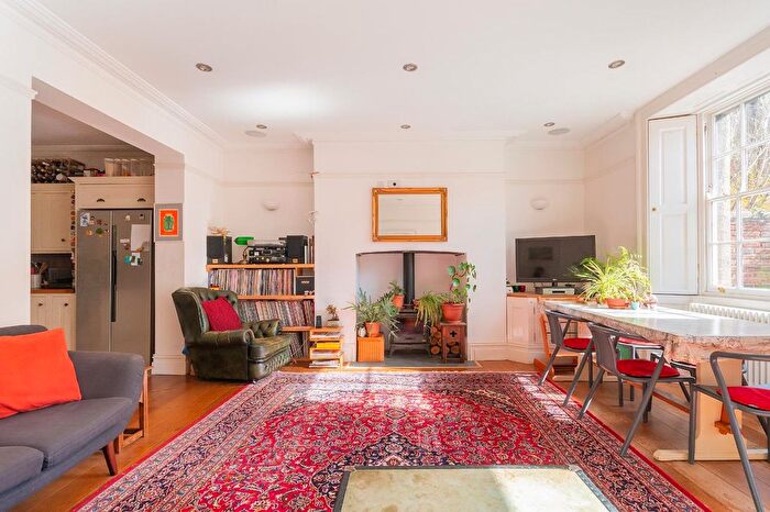 3 Bedroom Flat For Sale In Cotham Road, Cotham, BS6