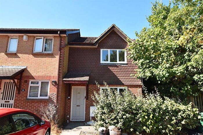 3 Bedroom Property To Rent In Abbots Rise, Redhill, RH1